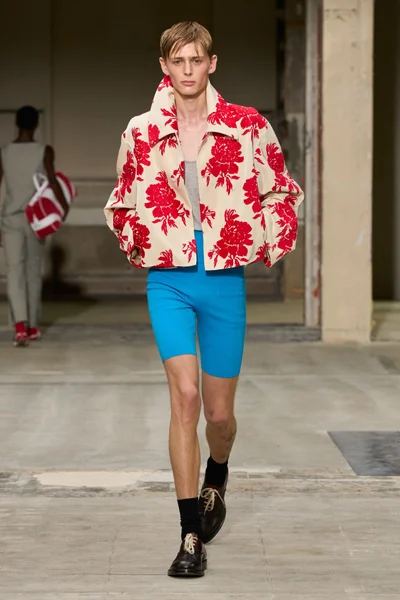 Look 10